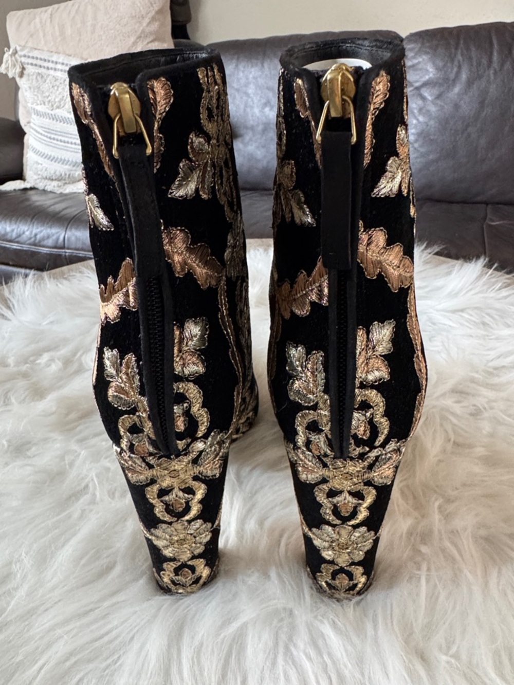 Manolo Blahnik Isola Embroidered Black Velvet Booties size 40 - Picture 8 of 17